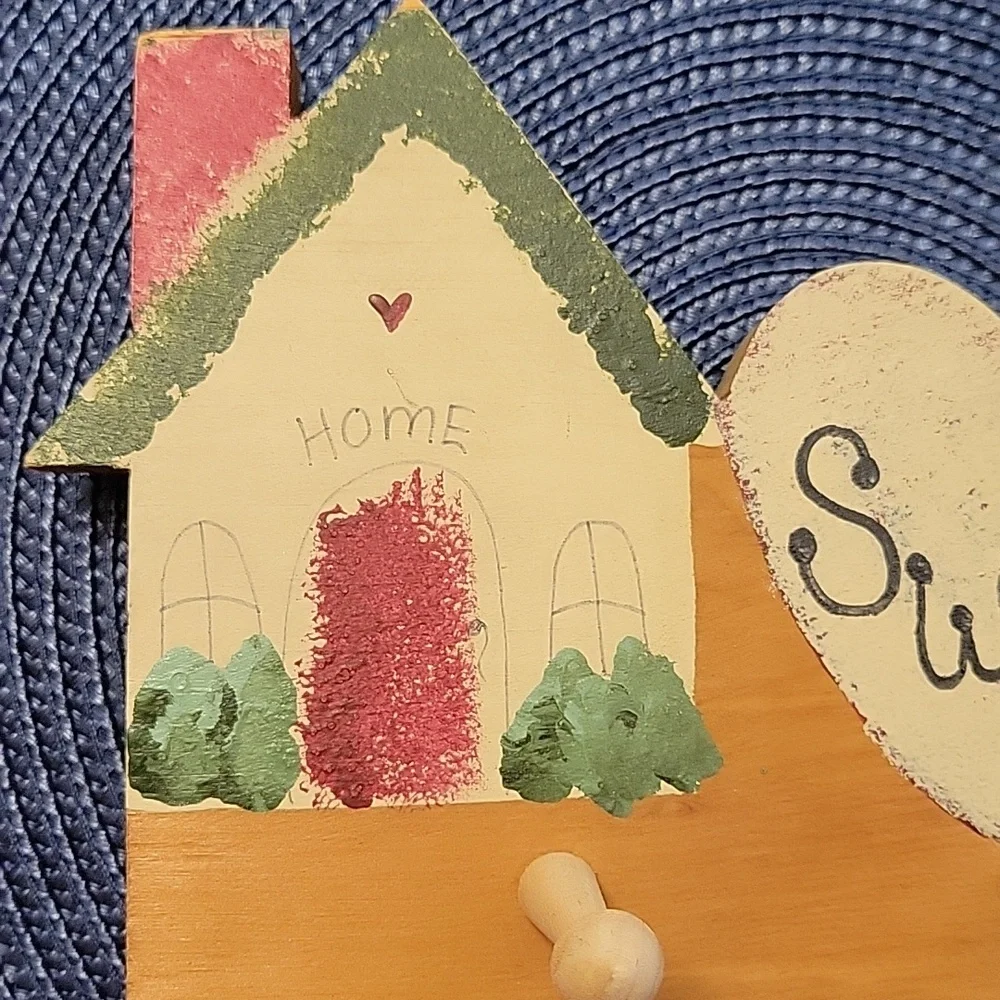 Rustic H-Made 'Sweet Home' Wooden Wall 3 Key Hooks- Red Green,Cream 9 X 6